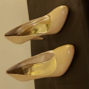 Cathy Jean Patent Leather Tan Heels size 10